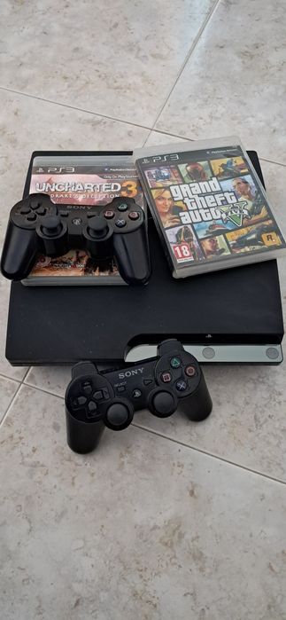 PlayStation 3 e Televisão SANYO pequena