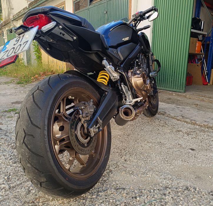 Honda CB650R 2019 | 95cv | 24.000 km | Quickshifter | Dominator