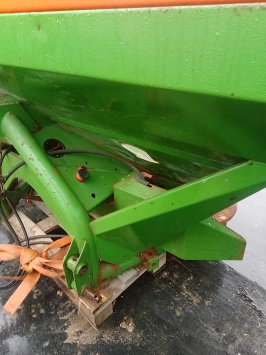 Rozsiewacz nawozów AMAZONE ZA-U 1001 pojemnosc 1200kg
