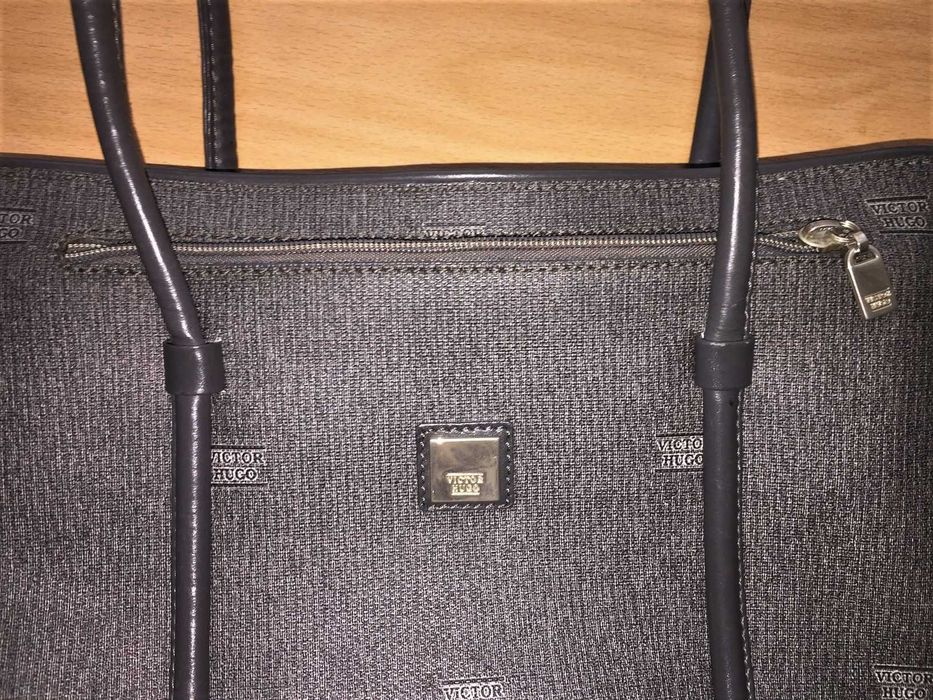 Mala Tiracolo Cinzenta Victor Hugo