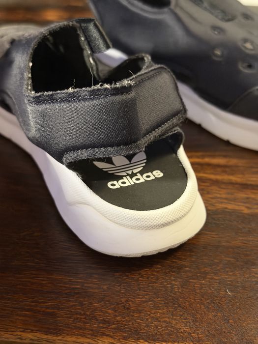 Сандалии Adidas. Размер 33