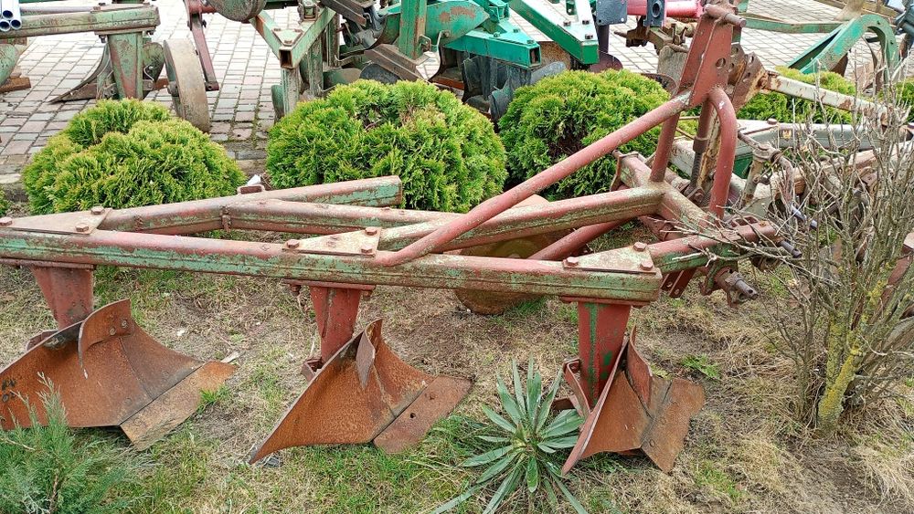 Продам плуги 3по30-2по30-4по30-4по25-5по25-2по25-3по25