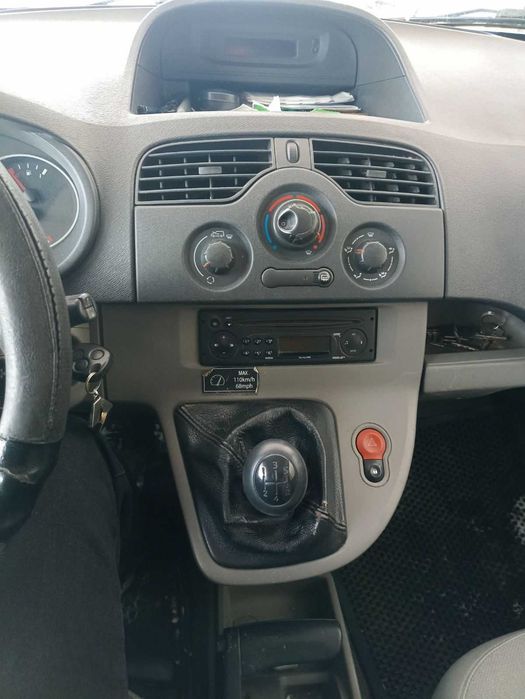 Автомобіль Рено кенго