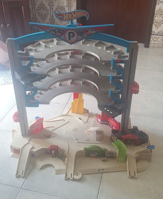 Pista Hot Wheels / Garagem Hot Wheels Grande