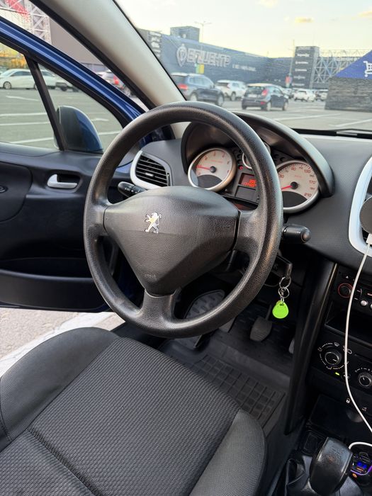 Peujeot 207 2010 рік