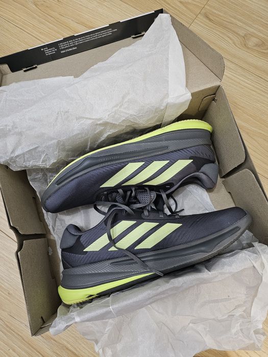 Чоловічі Бігові кросівки Adidas Supernova Ease в ідеальному стані.