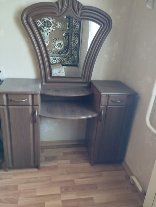 Продам комод з дзеркалом