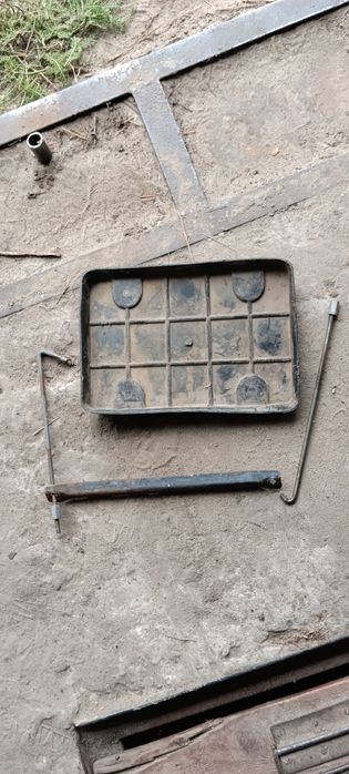 Крепление аккумулятора