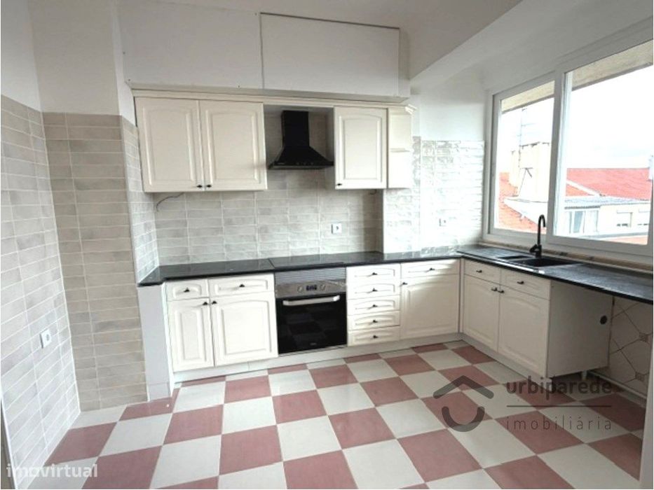 Apartamento T2 remodelado, Figueirinha Oeiras.
