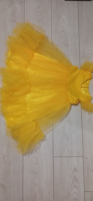 Жовта сукня для дівчинки 2-3 роки