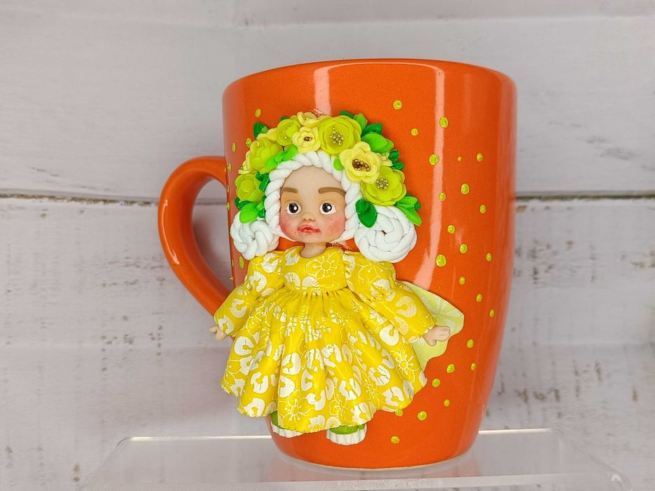 Подарункова чашка з декором із полімерної глини