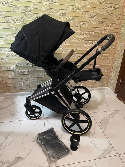 Прогулянкова коляска Cybex Priam в чорному кольорі в чудовому стані