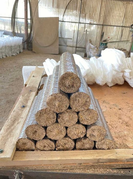 Вугілля брикети пелети для печей камінів котлів