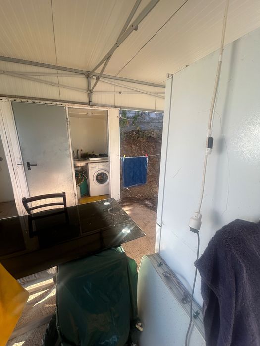 Alugo caravana em terreno vedado com luz e água incluído