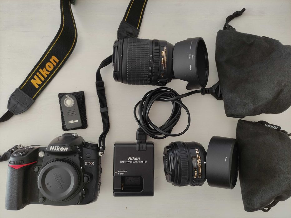 Nikon D7000 + 18-105mm + 50mm + extras64584391992322121