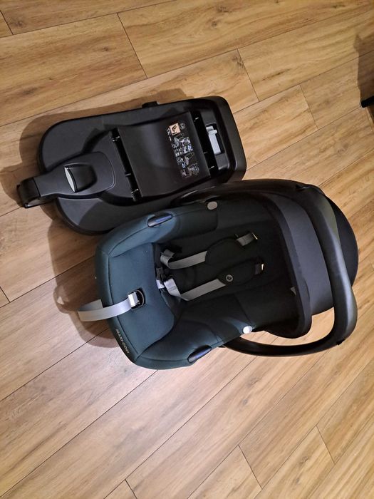 Fotelik samochodowy dla noworodka, z bazą - Maxi Cosi