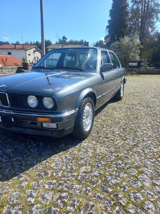 BMW E30 Clássico