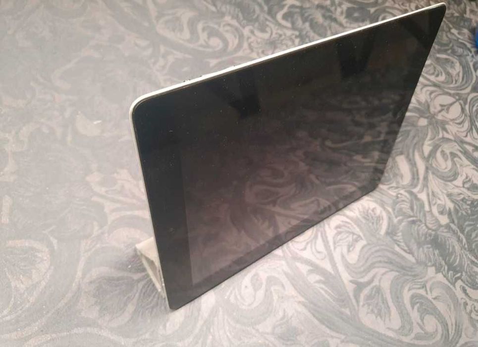 iPad 4th Generation + Extras64585896240130122