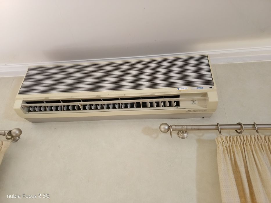 Dois aparelhos de ar condicionado aparelho mais turbína.