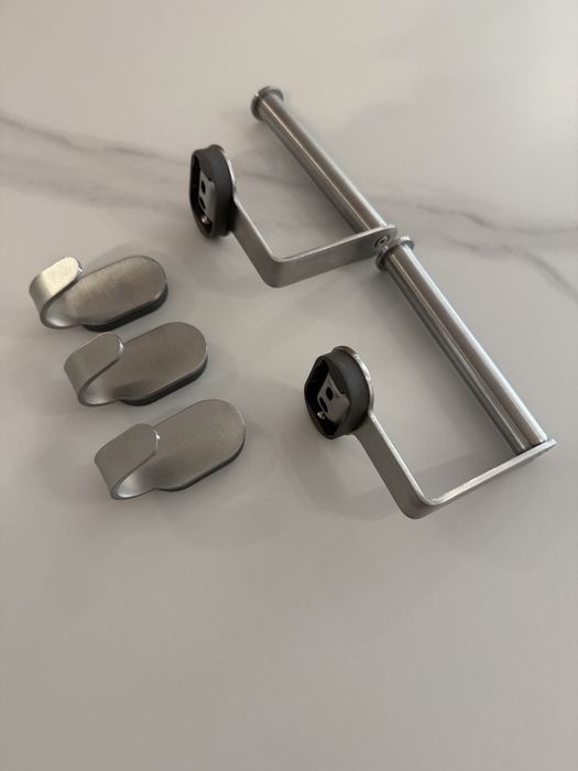 Conjunto WC Inox Escovado Premium – 2 Suportes + 3 Ganchos