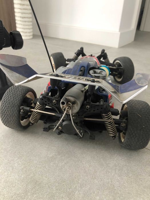 Carro telecomandado a combustível