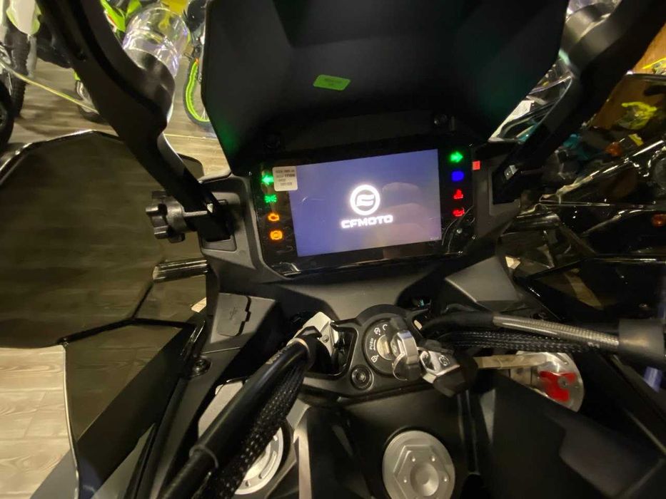 Мотоцикл CFMOTO 700MT
