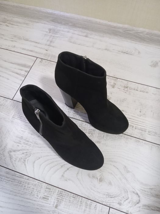 Ботильйони 

H&M

38 розмір