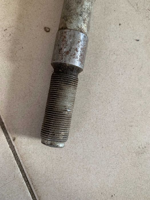 Болт Оси Автобуса ;  Икариус "