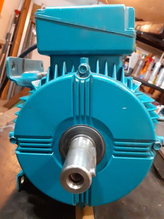 Motor eléctrico trifásico.