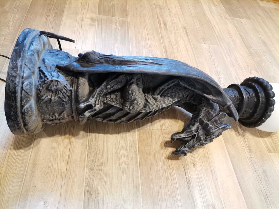 Lampa stojąca czarny smok wys. 70 cm, z żywicy, stan idealny.