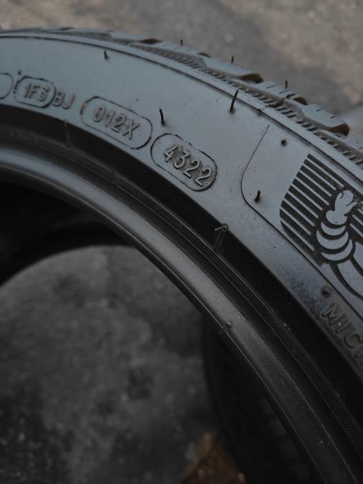Передні шини 2шт R20 245 40 з Mercedes W222 зимові Michelin