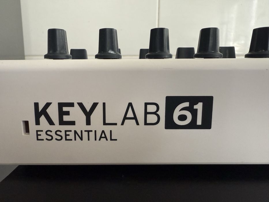 Teclado MIDI Arturia KeyLab Essential 61 – Excelente Estado