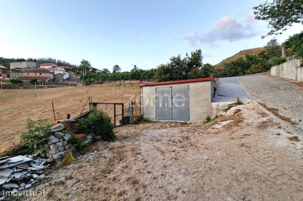 Terreno Rústico com 2433 m2 e anexo 39 m2 - Covelo Gerês, Montalegre