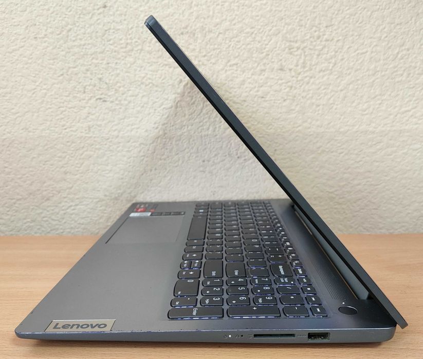 Потужний і тонкий Lenovo Slim 3 15.6"FHD IPS/Ryzen 7(8ядер)/16GB/512M2