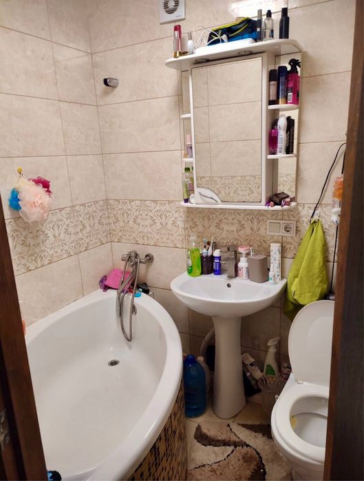 Продам двокімнатну квартиру.