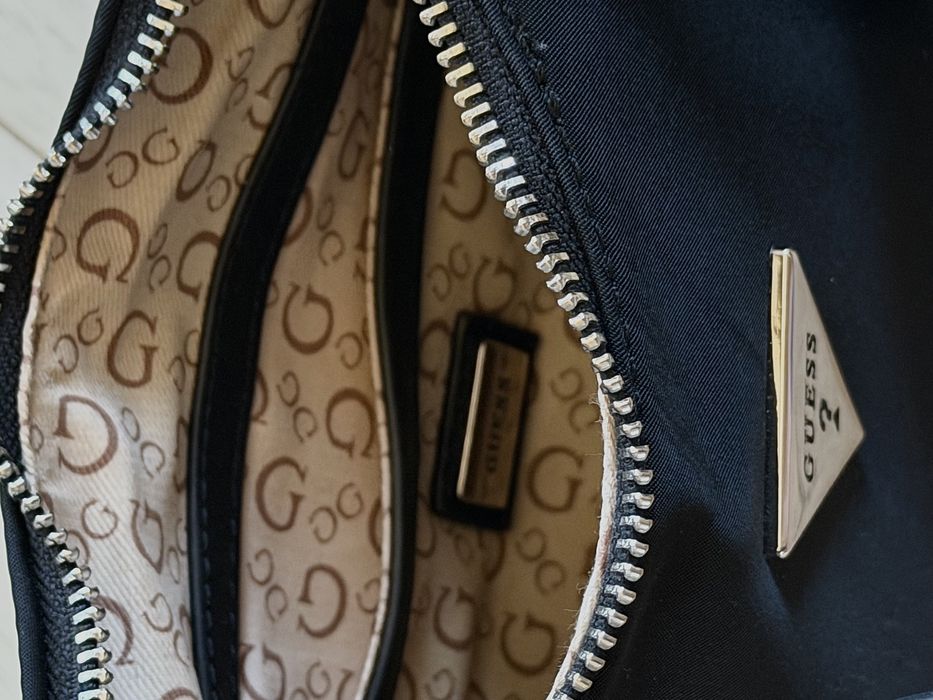 Жіноча чорна сумка GUESS