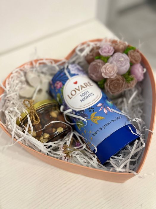 Подарунковий набір букет з свічок та мед