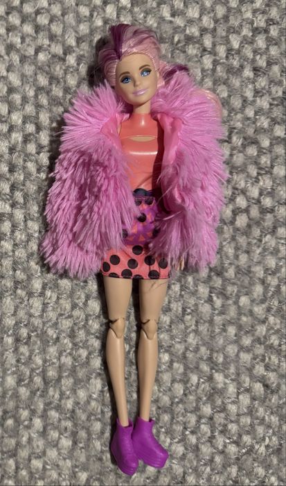 Lalka Barbie z futrem