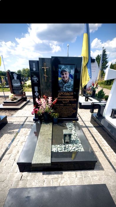 Памʼятники полеглим Героям. (Будь якої складності)