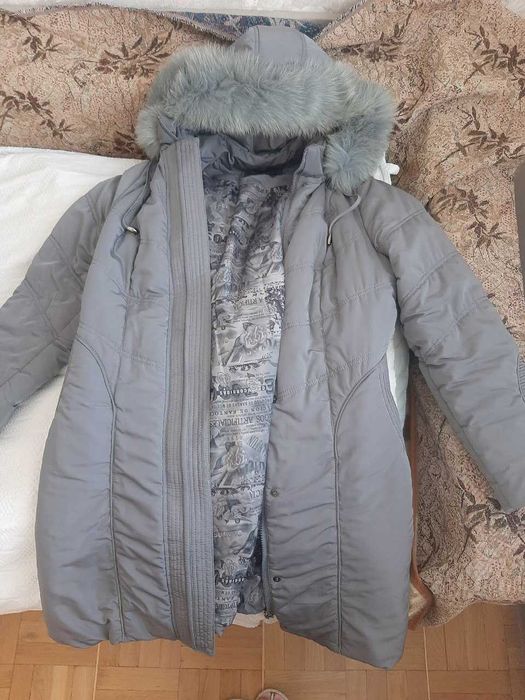 Зимняя куртка с капюшоном