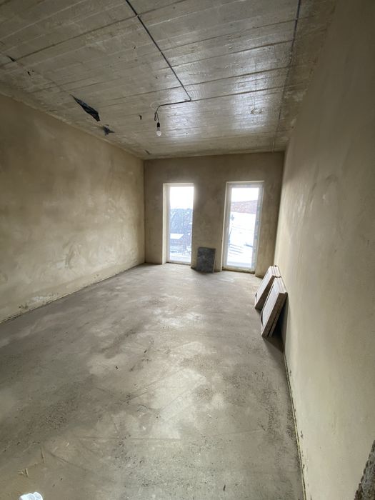 (Роша) Продаж останього тауну з міськими комунікаціями