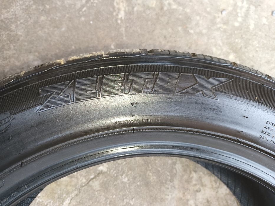 Зимова резина 215/55 R17