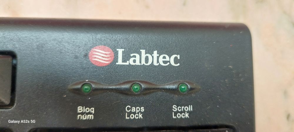 Teclado Labtec. Entrego na zona da Tapada das Merces
