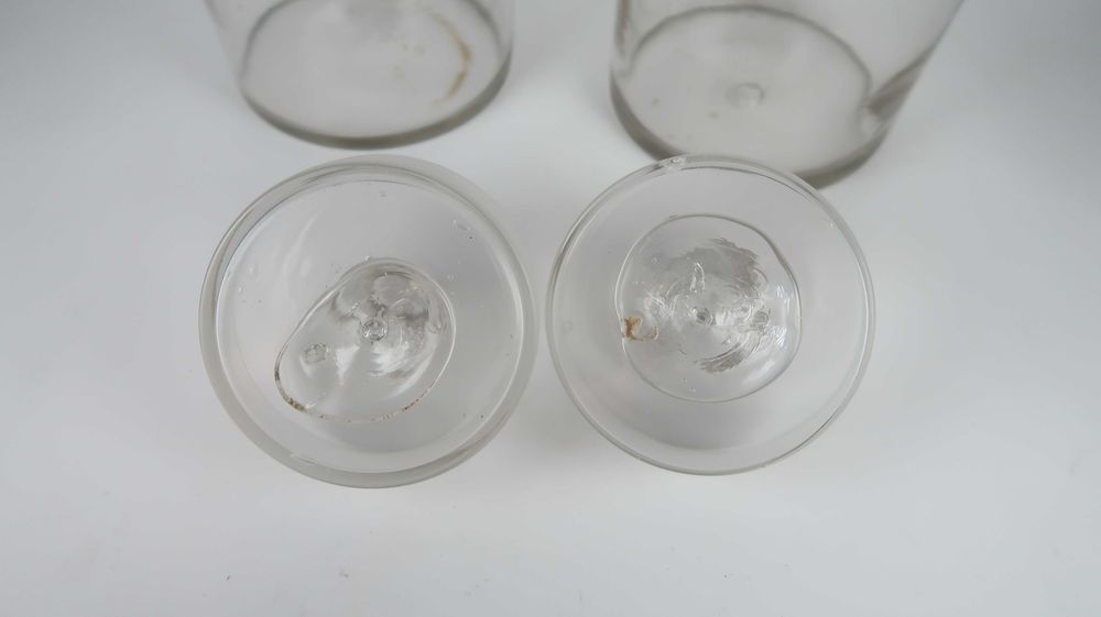 2 Potes de mantimentos de 24 cm em vidro Séc. XIX/XX