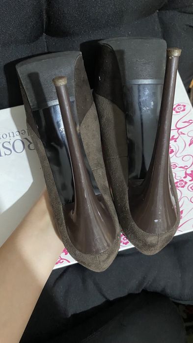 Туфлі на шпильці шоколадного кольору