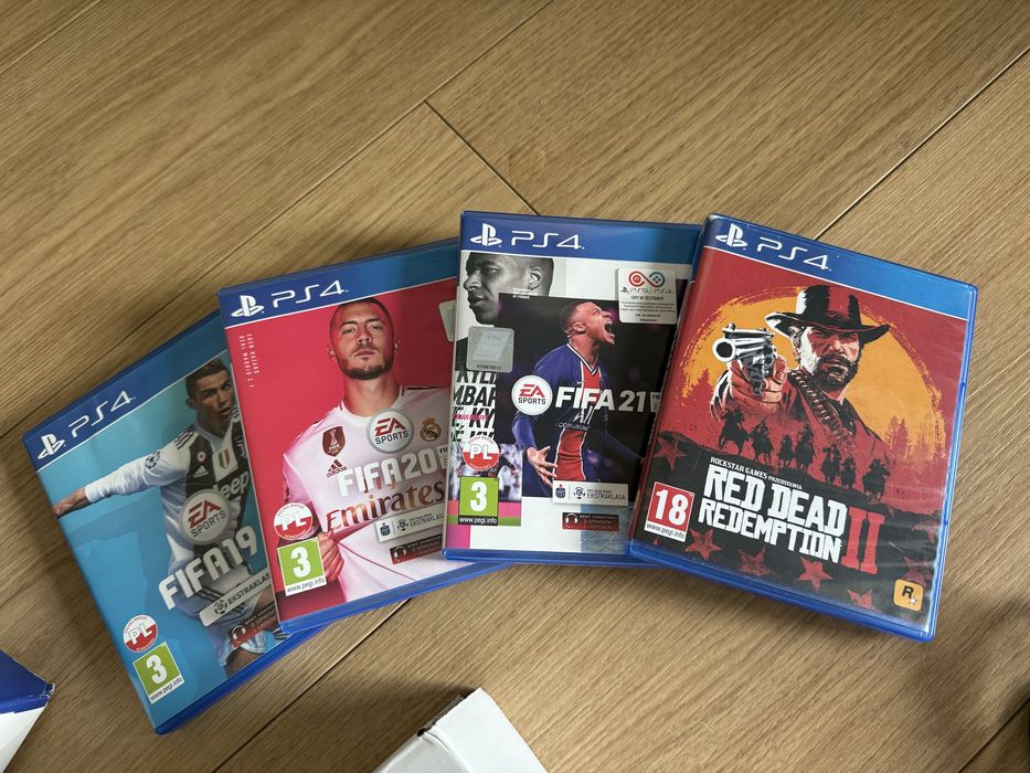 PS4 PlayStation 4 Slim, 2 Pady, cały zestaw, 4 gry, stan IDEALNY