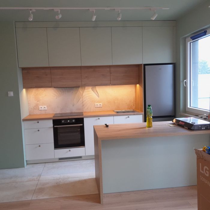 Skladanie mebli z paczek