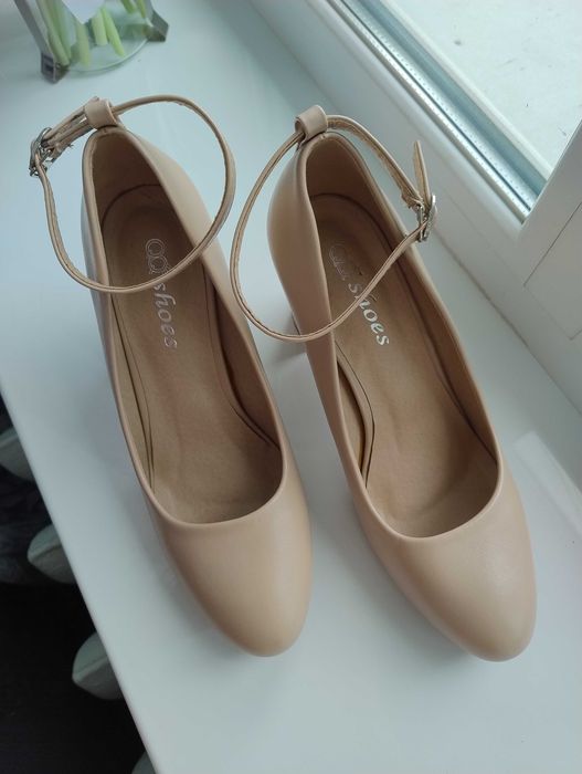 Туфлі класичні, бежеві