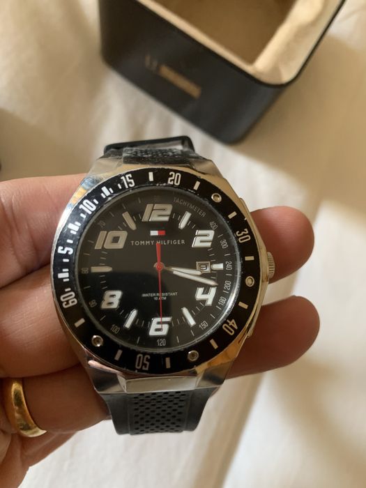 *** Relógio Tommy Hilfiger muito bem estimado ***