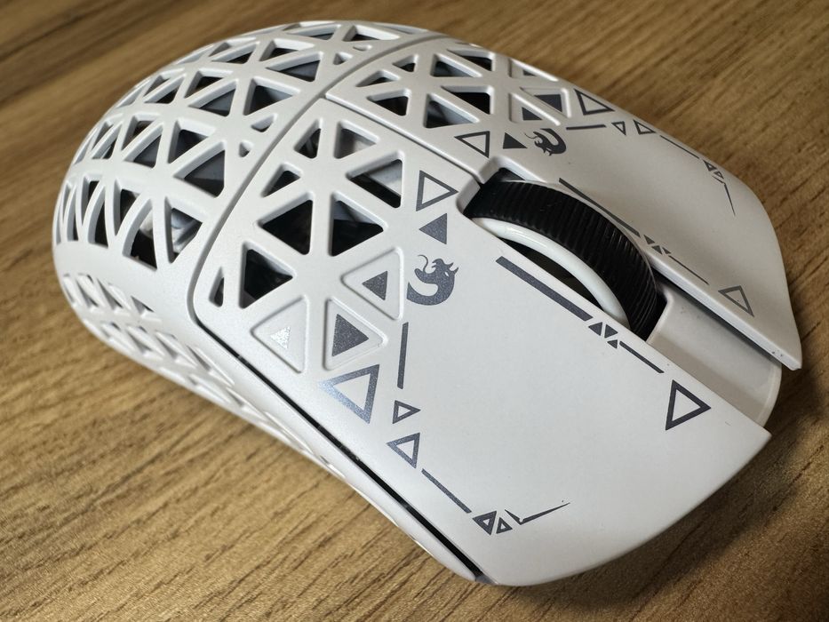 Ігрова мишка Attack Shark R5 Ultra Mambasnake білого кольору